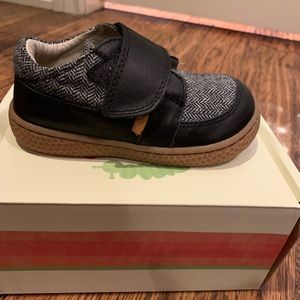 Classic textile leather toddler boy shoes in EUC